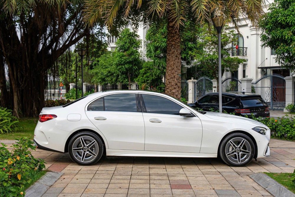 Mercedes-Benz C300 AMG 2022 – Sedan Thể Thao Sang Trọng tại KN Luxury - Hình ảnh 5
