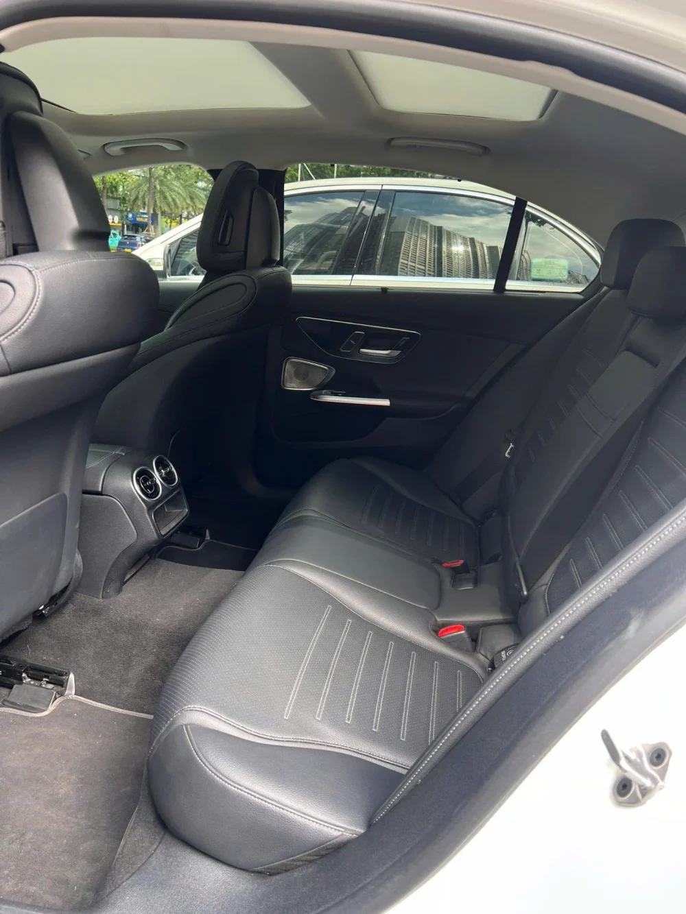 Mercedes-Benz C300 AMG 2022 – Sedan Thể Thao Sang Trọng tại KN Luxury - Hình ảnh 6