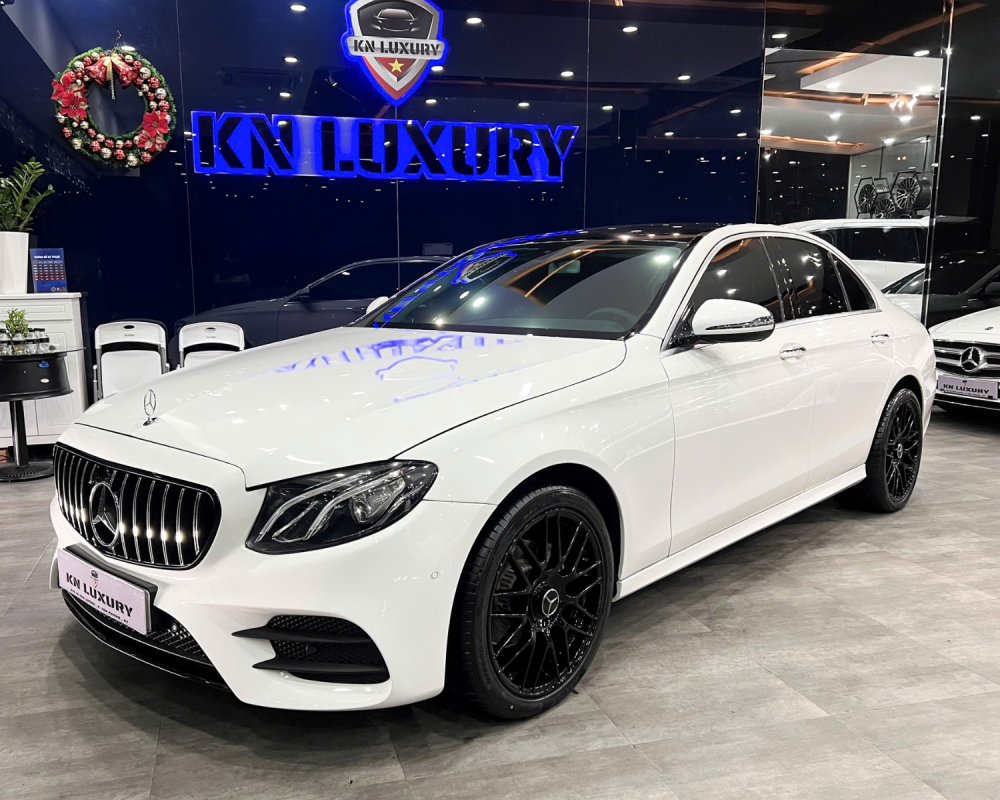 Mercedes-Benz E200 2018: Sedan Hạng Sang Vẫn "Hot" Với ODO 51.000km Đáng Tiền Tại KN Luxury