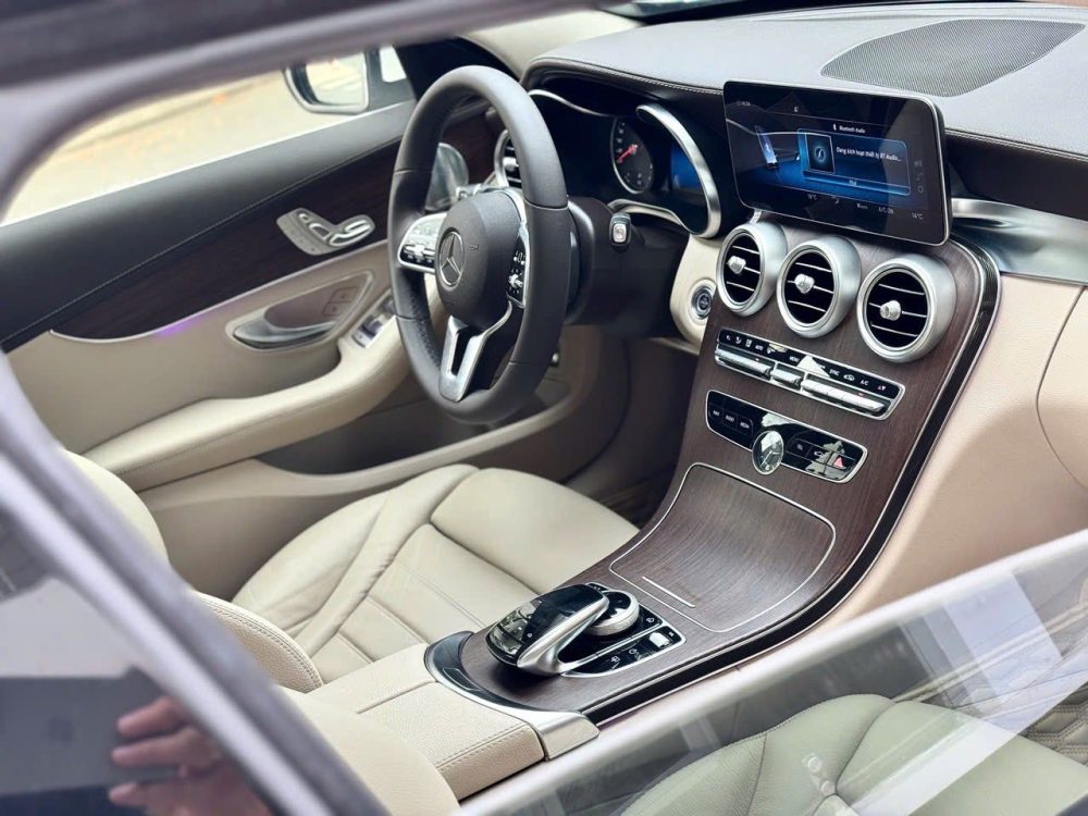 Mercedes-Benz C200 Exclusive 2020 – Đỉnh Cao Sang Trọng – ODO 48.000km – Giá Chỉ 1,099 Tỷ VNĐ tại KN Luxury - Hình ảnh 3