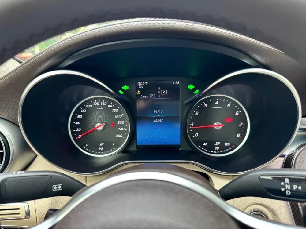 Mercedes-Benz C200 Exclusive 2020 – Đỉnh Cao Sang Trọng – ODO 48.000km – Giá Chỉ 1,099 Tỷ VNĐ tại KN Luxury - Hình ảnh 4