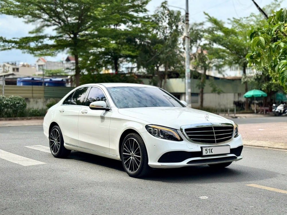 Mercedes-Benz C200 Exclusive 2020 – Đỉnh Cao Sang Trọng – ODO 48.000km – Giá Chỉ 1,099 Tỷ VNĐ tại KN Luxury