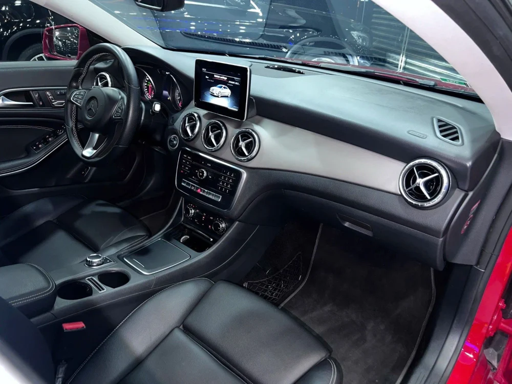 Mercedes CLA200 Facelift 2018 Siêu Phẩm Mới Nhất Chợ ODO Chuẩn 42.000km taji KN Luxury - Hình ảnh 4