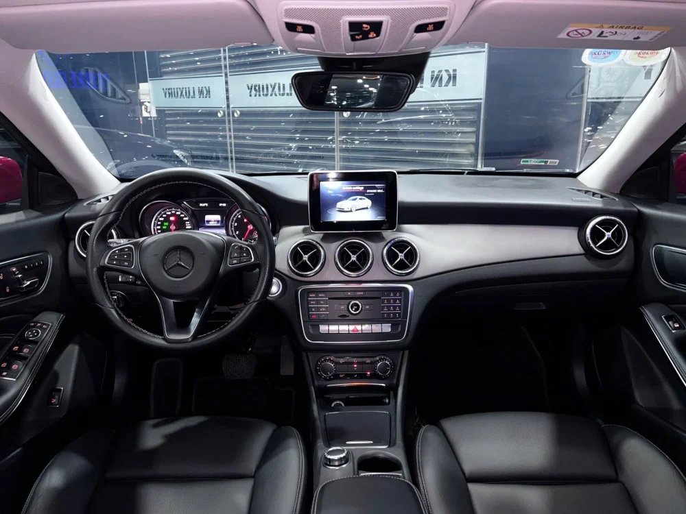 Mercedes CLA200 Facelift 2018 Siêu Phẩm Mới Nhất Chợ ODO Chuẩn 42.000km taji KN Luxury - Hình ảnh 3