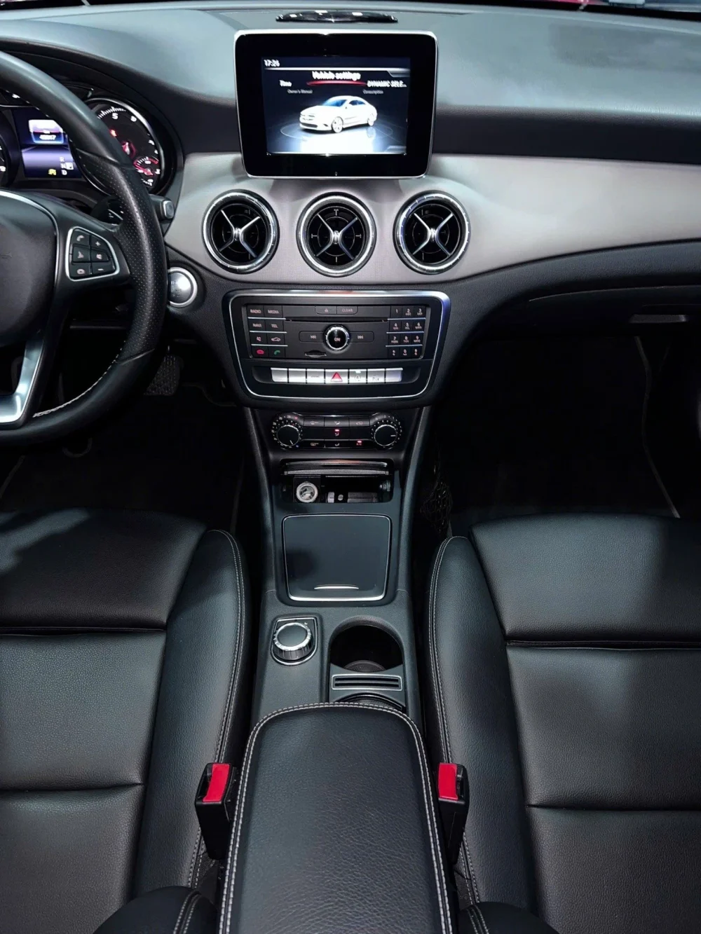 Mercedes CLA200 Facelift 2018 Siêu Phẩm Mới Nhất Chợ ODO Chuẩn 42.000km taji KN Luxury - Hình ảnh 5