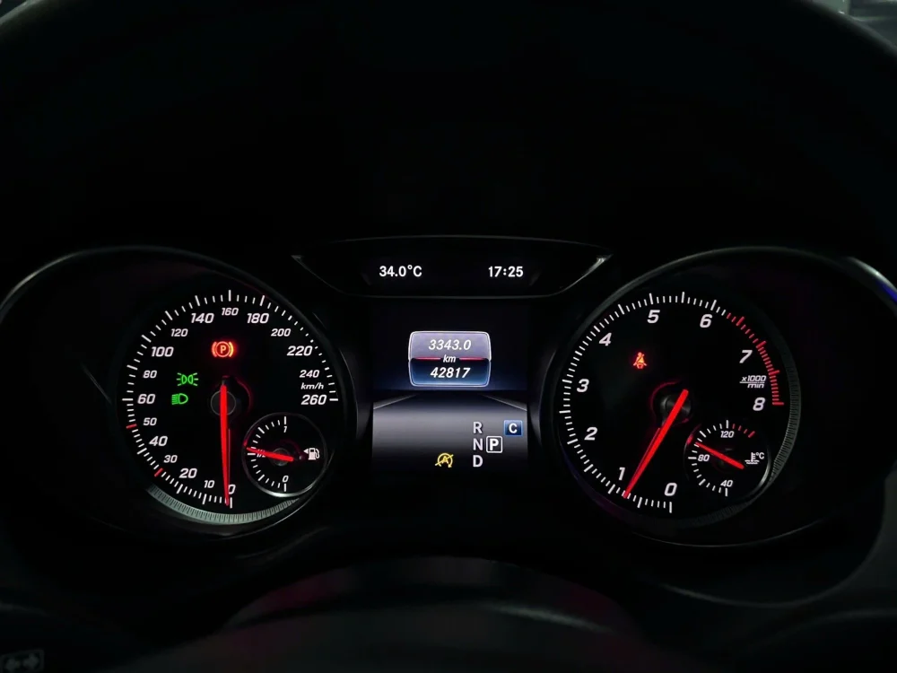 Mercedes CLA200 Facelift 2018 Siêu Phẩm Mới Nhất Chợ ODO Chuẩn 42.000km taji KN Luxury - Hình ảnh 6