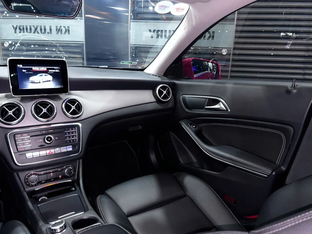 Mercedes CLA200 Facelift 2018 Siêu Phẩm Mới Nhất Chợ ODO Chuẩn 42.000km taji KN Luxury - Hình ảnh 7