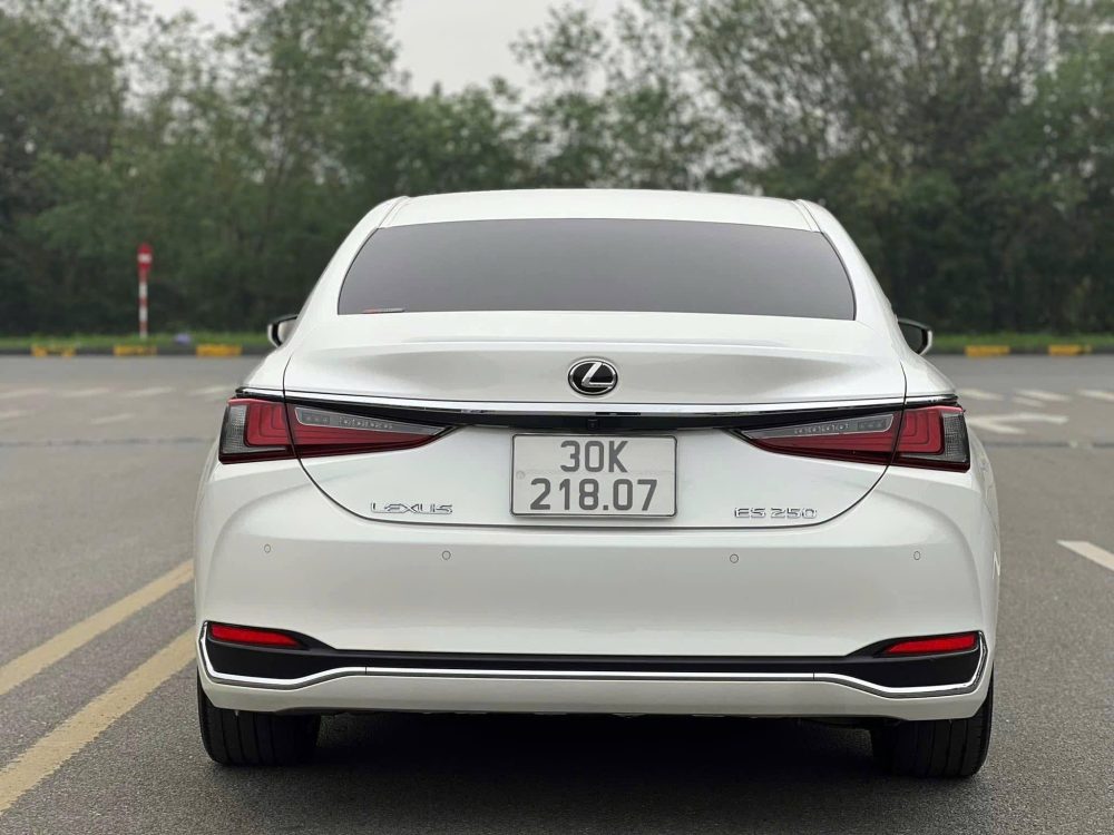 Lexus ES250 2021 Màu Trắng Sedan Hạng Sang Sang Trọng, Chạy Lướt 50.000 Km Giá Cực Tốt Tại KN Luxury - Hình ảnh 3