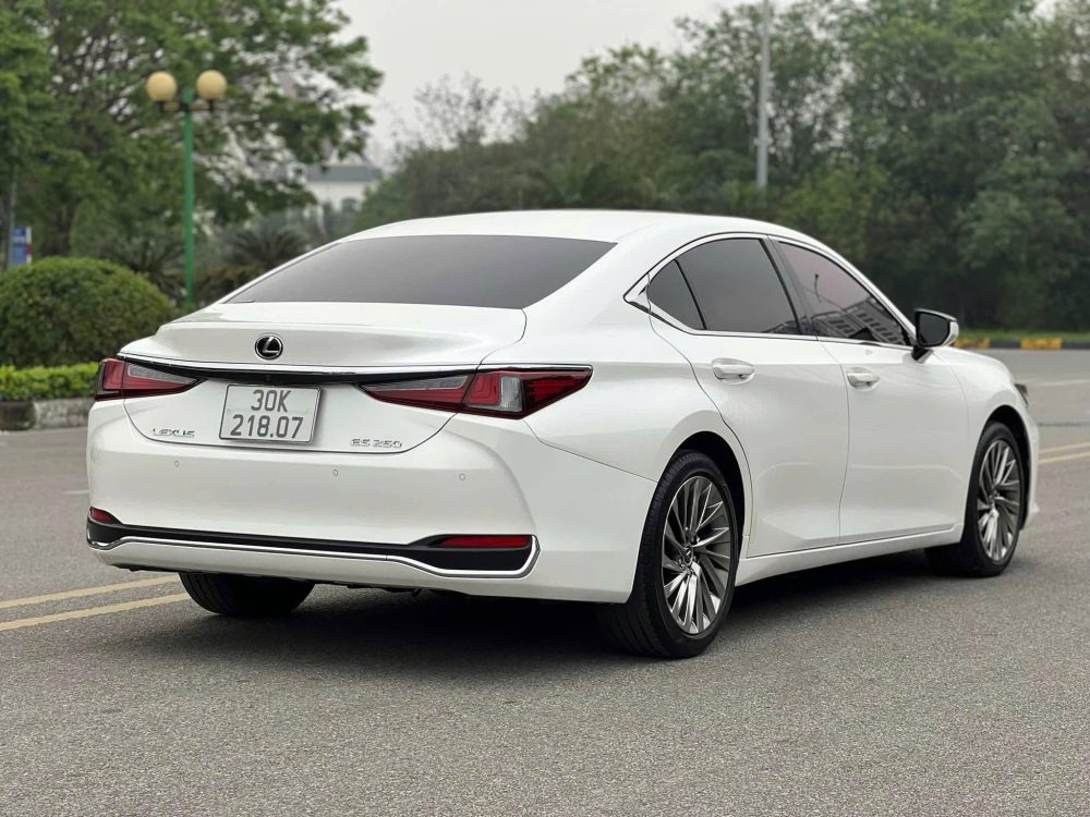 Lexus ES250 2021 Màu Trắng Sedan Hạng Sang Sang Trọng, Chạy Lướt 50.000 Km Giá Cực Tốt Tại KN Luxury - Hình ảnh 4