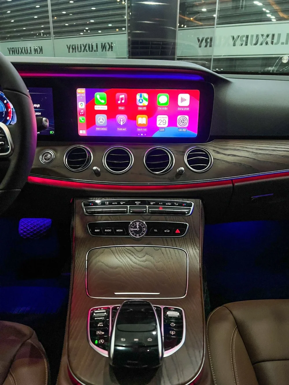 Mercedes E200 Lên Full Option E300 AMG 2018 – Đẳng Cấp, Sang Trọng – ODO 51.000km tại KN Luxury - Hình ảnh 15