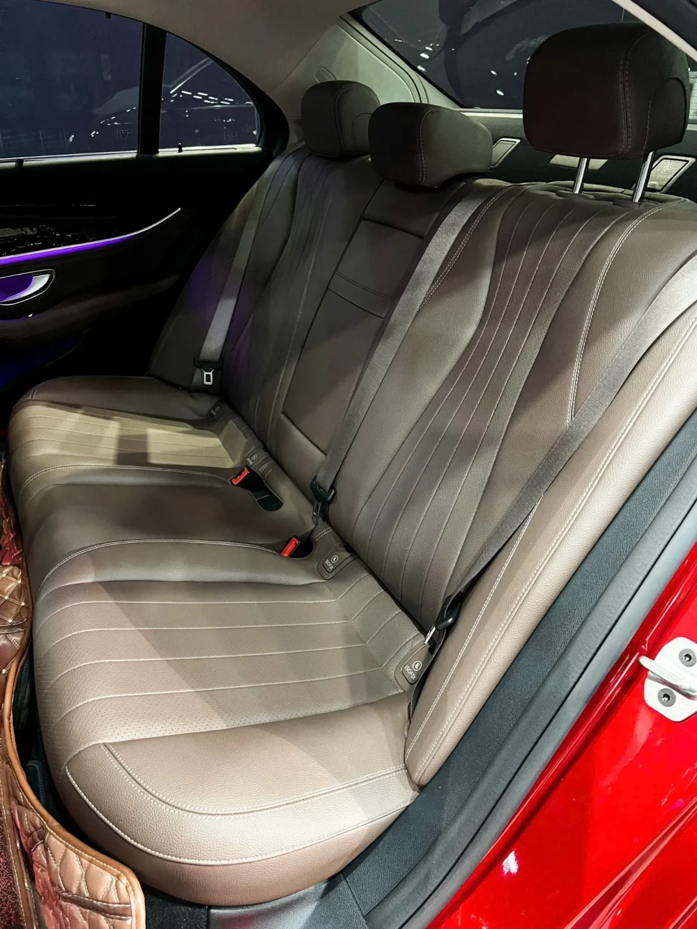 Mercedes E200 V1 2022 – Sang Trọng, Đẳng Cấp, Chỉ 50.000km – Sở Hữu Ngay! - Hình ảnh 4