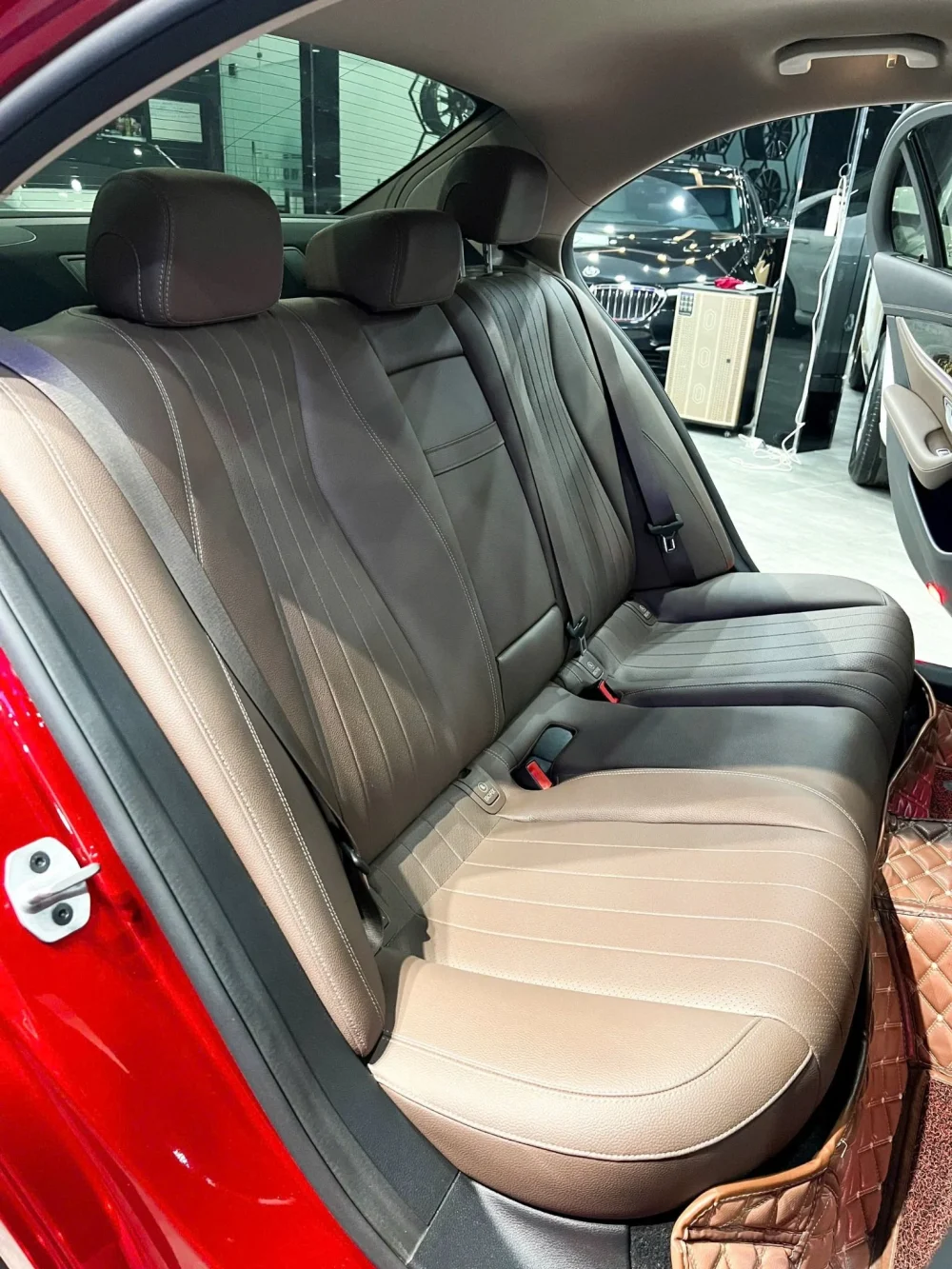 Mercedes E200 V1 2022 – Sang Trọng, Đẳng Cấp, Chỉ 50.000km – Sở Hữu Ngay! - Hình ảnh 10