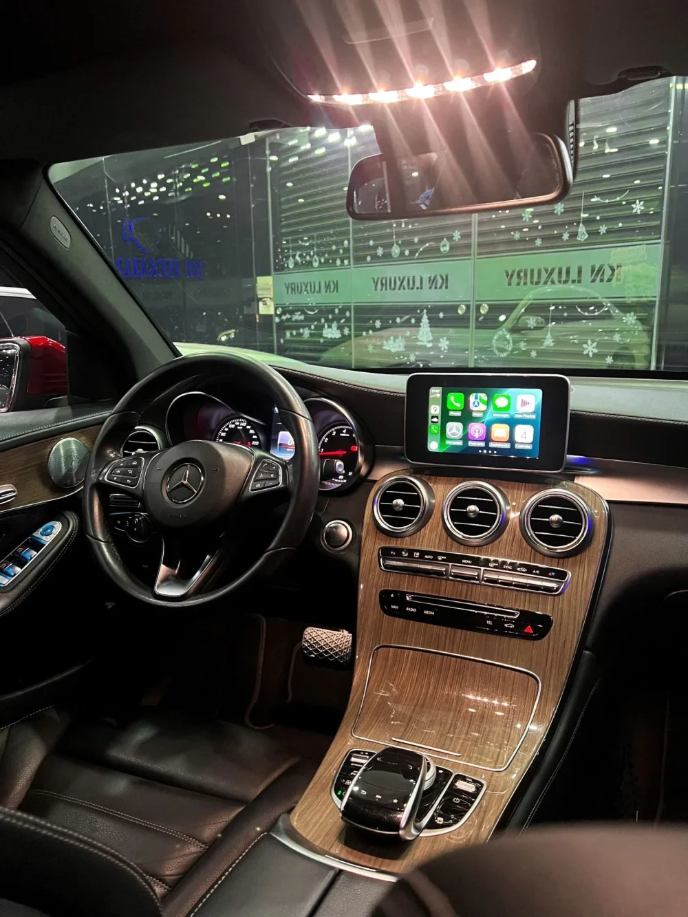 Mercedes Benz GLC250 4Matic 2018 – SUV Sang Trọng, Đa Dụng – Chỉ 50.000km – Xe Cũ Chất Lượng Cao - Hình ảnh 3