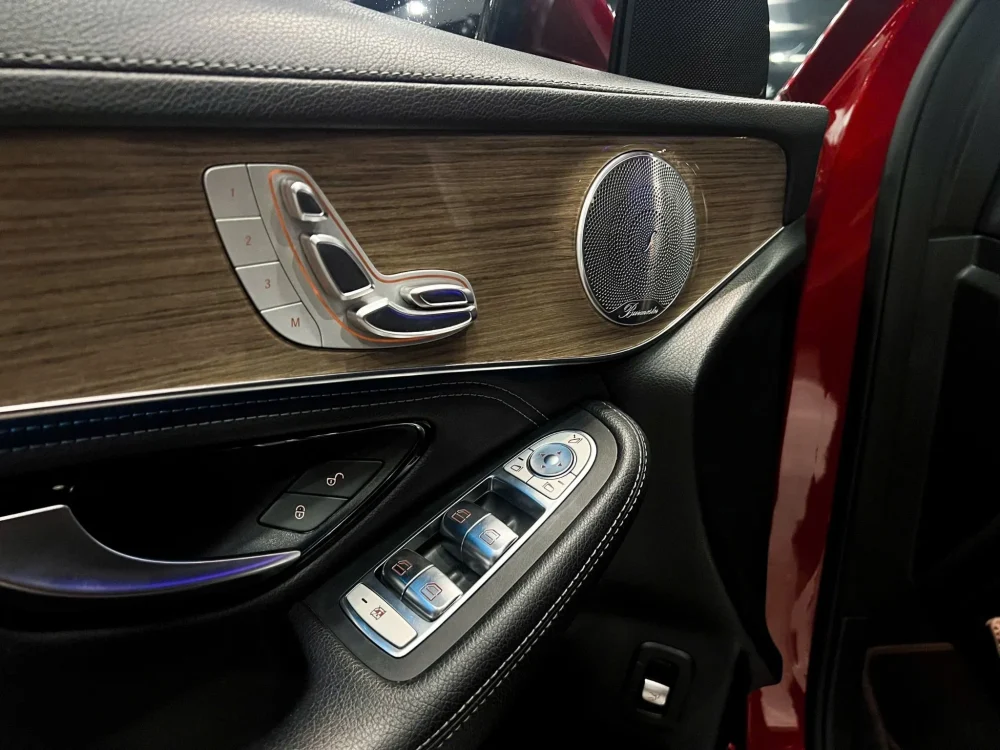 Mercedes Benz GLC250 4Matic 2018 – SUV Sang Trọng, Đa Dụng – Chỉ 50.000km – Xe Cũ Chất Lượng Cao - Hình ảnh 2