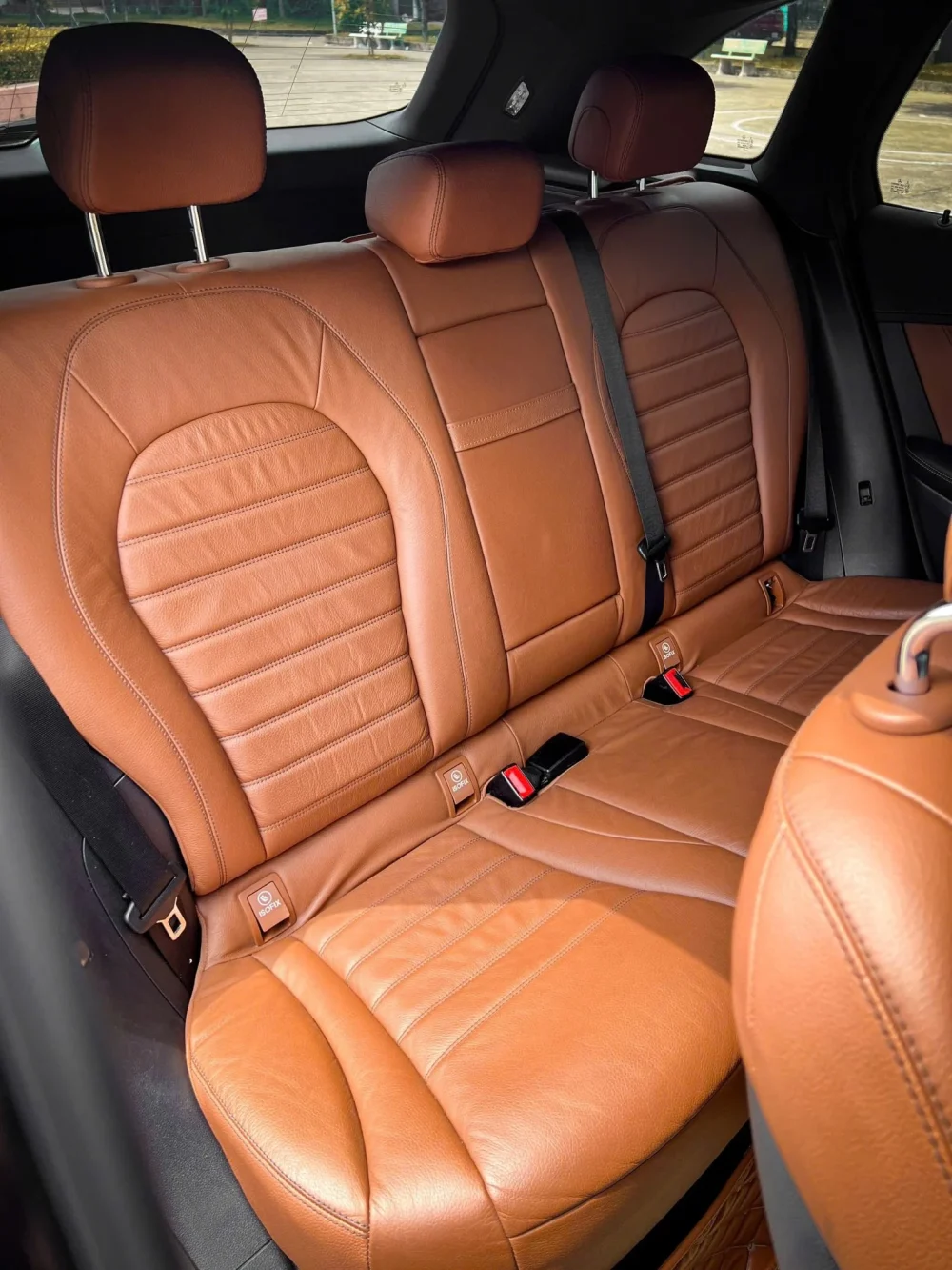 Mercedes-Benz GLC 300 4Matic 2018: SUV Hạng Sang Cũ Đáng Mua tại KN Luxury – ODO 45.000km - Hình ảnh 14