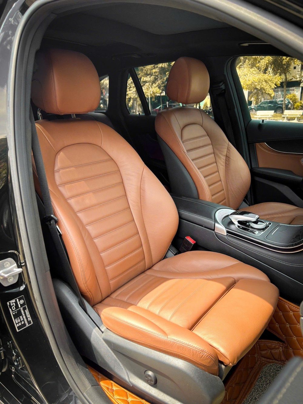 Mercedes-Benz GLC 300 4Matic 2018: SUV Hạng Sang Cũ Đáng Mua tại KN Luxury – ODO 45.000km - Hình ảnh 12