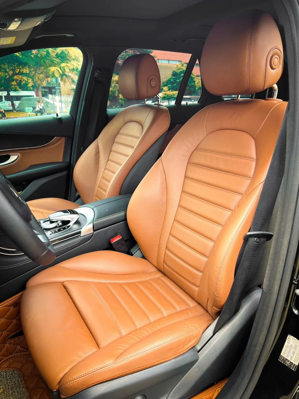 Mercedes-Benz GLC 300 4Matic 2018: SUV Hạng Sang Cũ Đáng Mua tại KN Luxury – ODO 45.000km - Hình ảnh 2