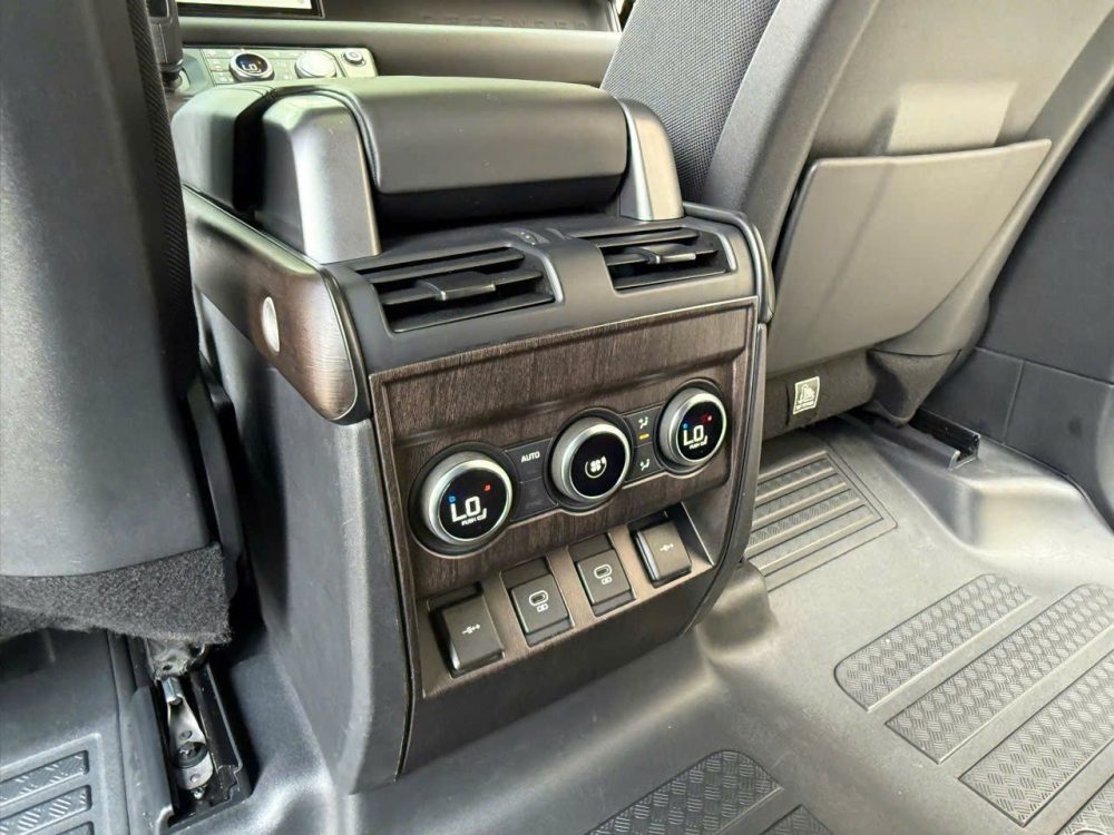 Land Rover Defender X P400 2020 Lướt 56.000km Tại KN Luxury - SUV Off-road Đẳng Cấp, Đảm Bảo Chất Lượng! - Hình ảnh 4