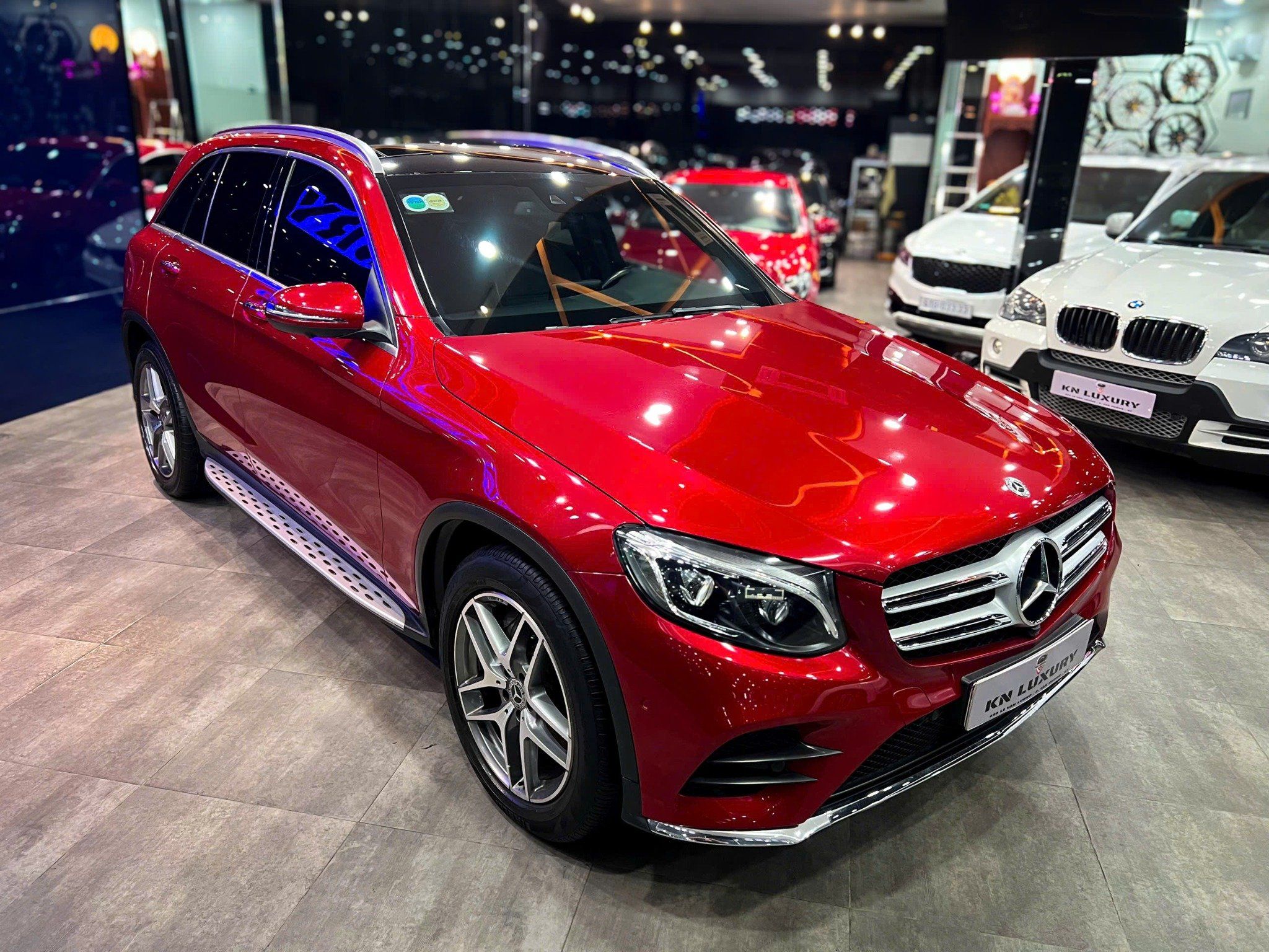 Mercedes GLC300 AMG 2018 – Màu đỏ độc lạ, Odo 62.000km tại KN Luxury
