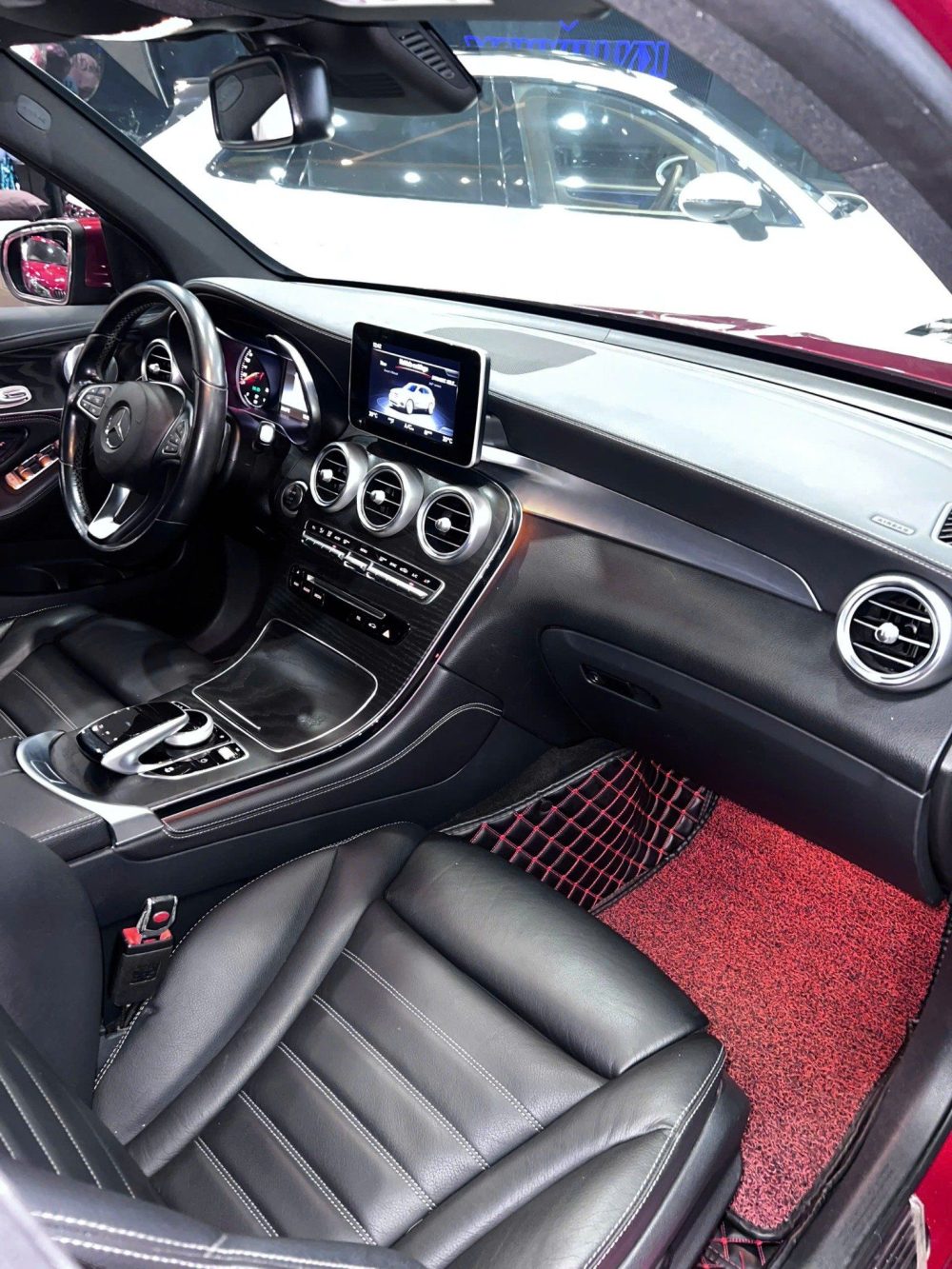 Mercedes GLC300 AMG 2018 – Màu đỏ độc lạ, Odo 62.000km tại KN Luxury - Hình ảnh 3