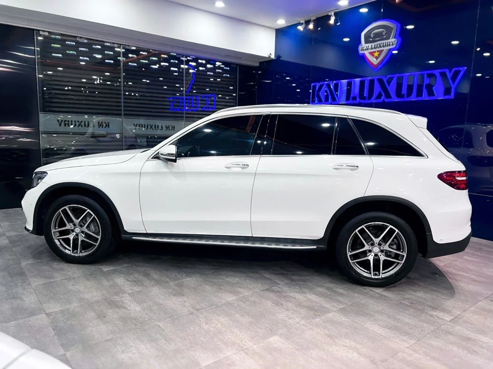 Mercedes-Benz GLC300 AMG 2017 Trắng Nội Thất Nâu, Cực Đẹp ODO 66.000km tại KN Luxury - Hình ảnh 11