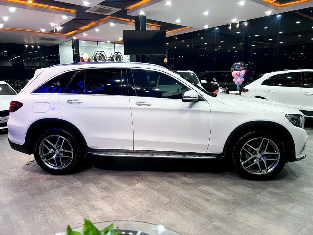 Mercedes-Benz GLC300 AMG 2017 Trắng Nội Thất Nâu, Cực Đẹp ODO 66.000km tại KN Luxury - Hình ảnh 8