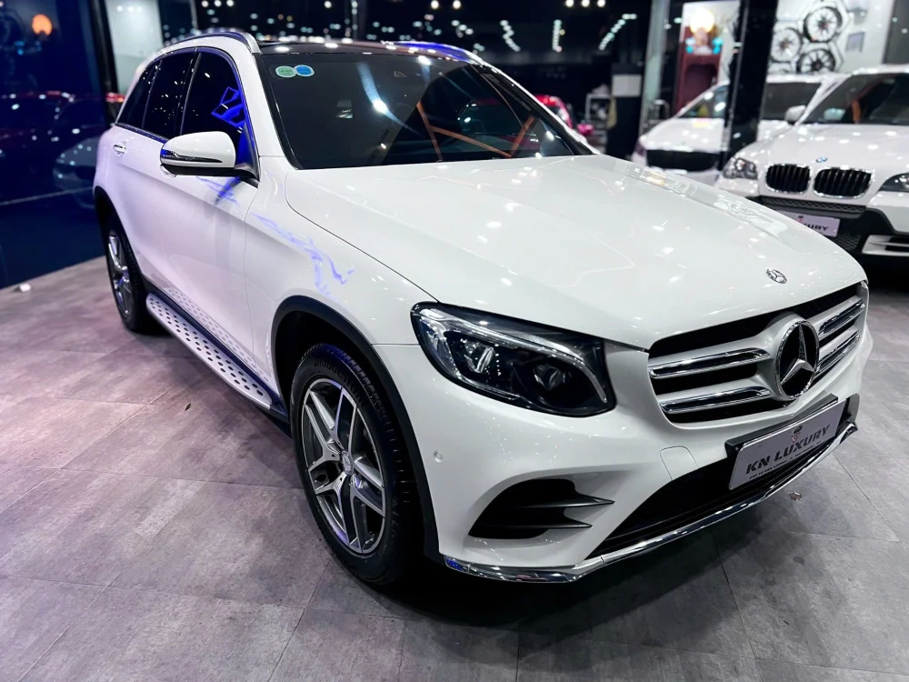Mercedes-Benz GLC300 AMG 2017 Trắng Nội Thất Nâu, Cực Đẹp ODO 66.000km tại KN Luxury - Hình ảnh 7