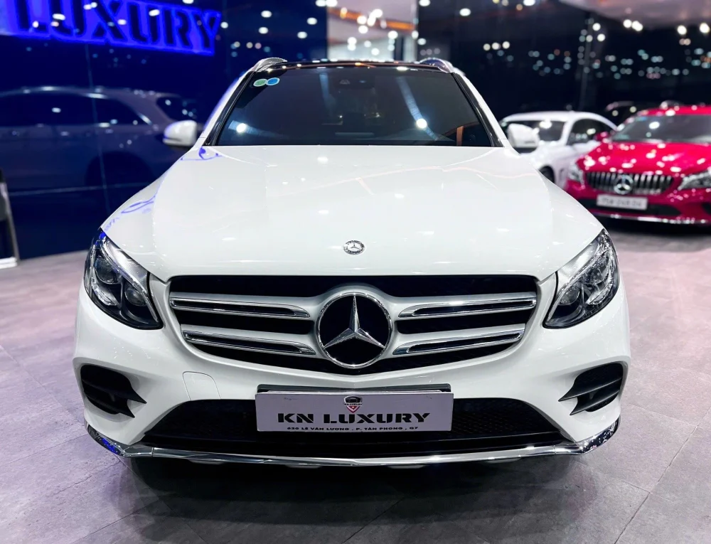 Mercedes-Benz GLC300 AMG 2017 Trắng Nội Thất Nâu, Cực Đẹp ODO 66.000km tại KN Luxury - Hình ảnh 2