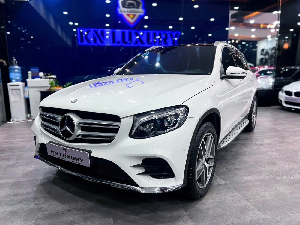 Mercedes-Benz GLC300 AMG 2017 Trắng Nội Thất Nâu, Cực Đẹp ODO 66.000km tại KN Luxury - Hình ảnh 4