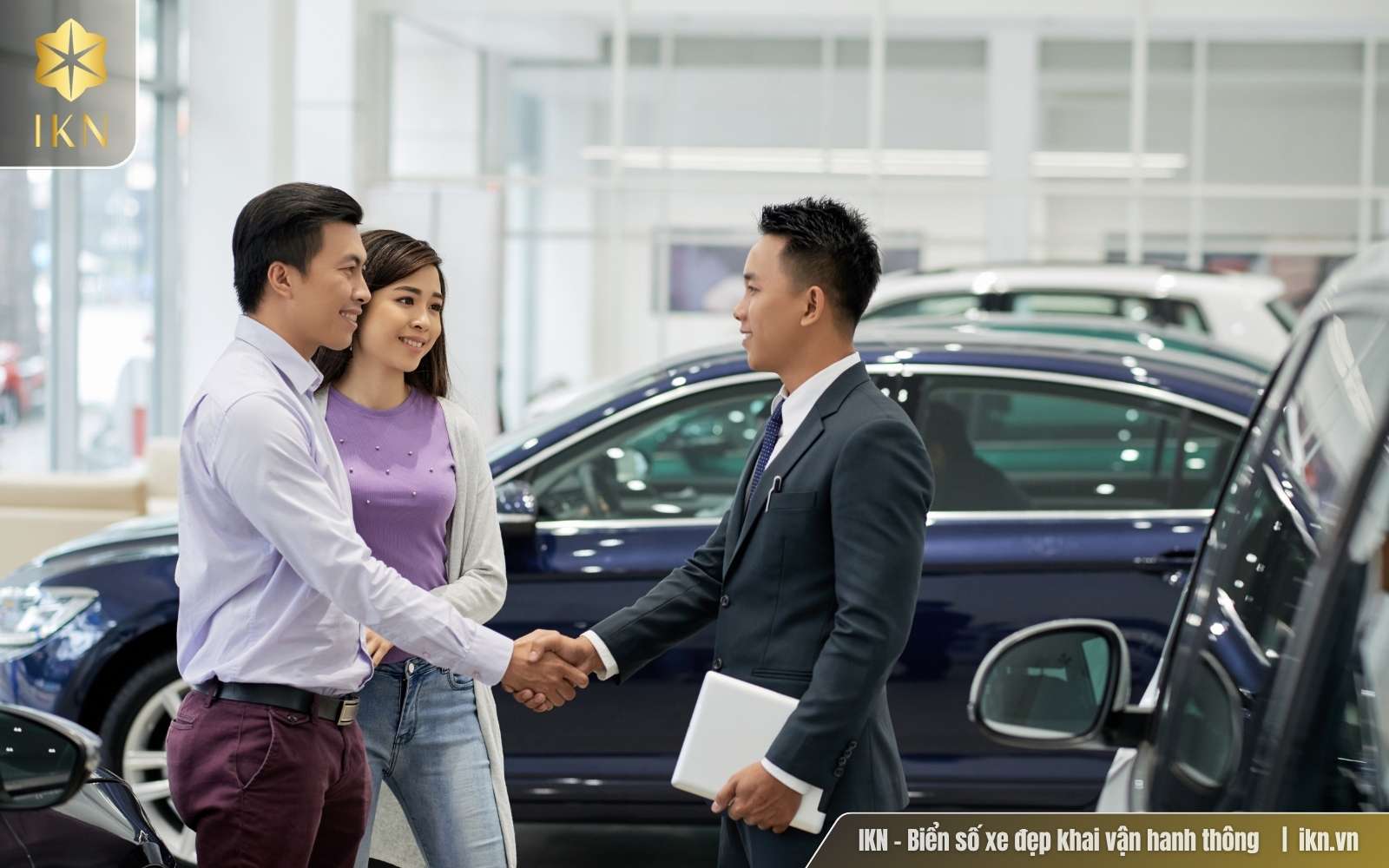 Đội ngũ tư vấn viên sẵn sàng tư vấn giúp khách hàng mua biển số đẹp hợp mệnh
